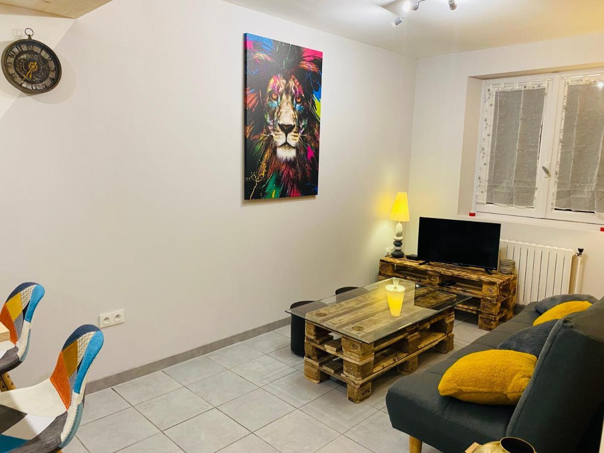 Studio 40M2 Plein Pied Avec Parking Jussac Exteriör bild
