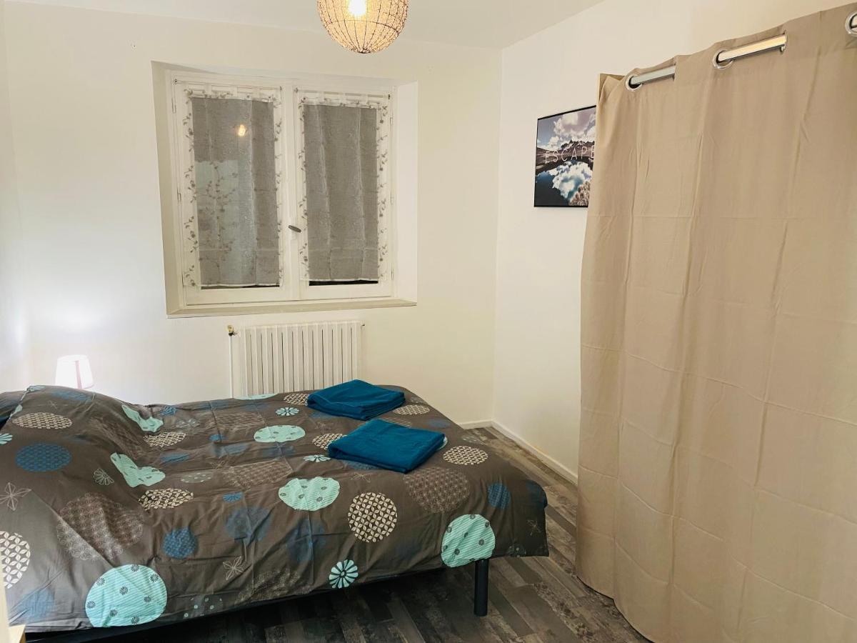 Studio 40M2 Plein Pied Avec Parking Jussac Exteriör bild